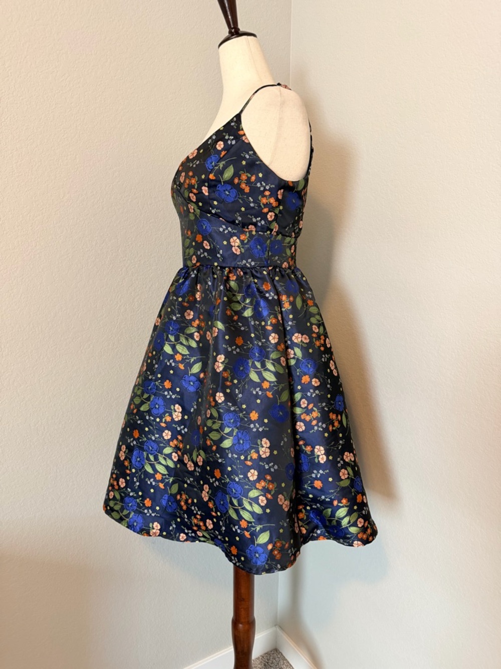 Stunning Fore Collection Floral Jacquard Mini Dress - Picture 4 of 9